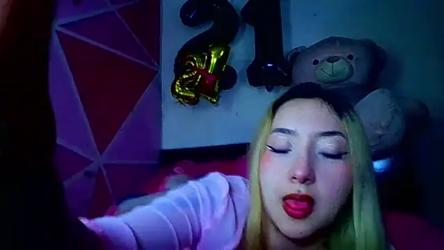 Snapshot of Barbie_girl_69 chatting on October 13, 2:35 am Barbie girl 69 online show from October 13, 2:35 am