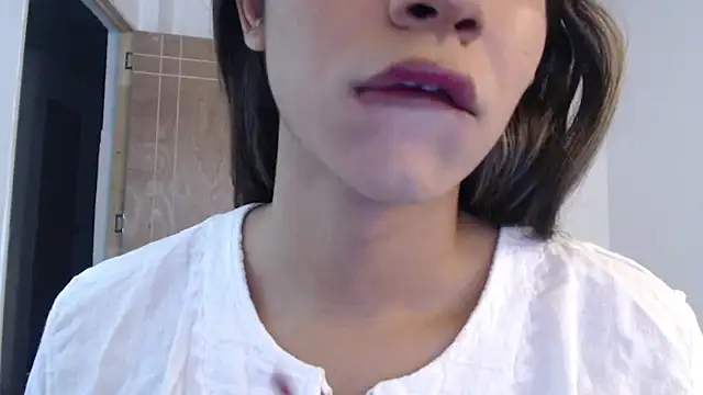 Snapshot of Moon_Foxxy chatting on June 23, 9:57 pm Moon Foxxy online show from June 23, 9:57 pm