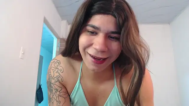 Snapshot of Moon_Foxxy chatting on June 10, 11:17 pm Moon Foxxy online show from June 10, 11:17 pm