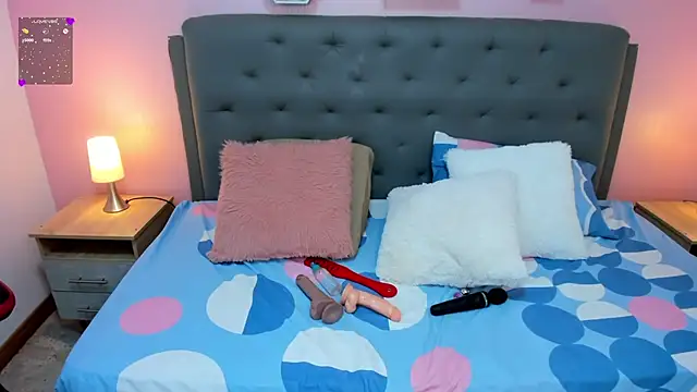 julieth love  online show from December 3, 2:16 pm