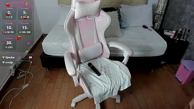 julieth love  online show from December 17, 3:16 pm