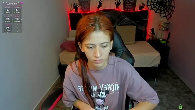 julieth love  online show from October 28, 1:10 pm