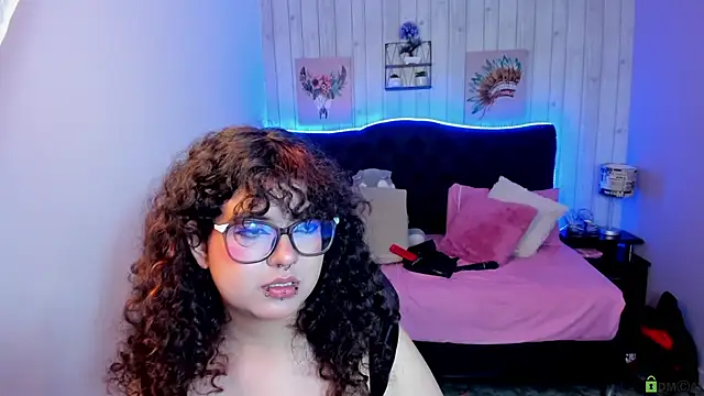 julieth love  online show from November 8, 3:37 pm