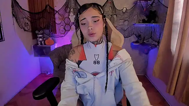 mia catt05 online show from October 25, 4:40 pm