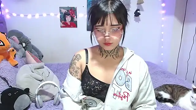 mia catt05 online show from June 5, 5:23 am