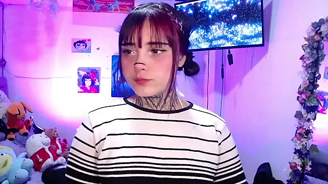 Snapshot of mia_catt05 chatting on July 18, 4:21 am mia catt05 online show from July 18, 4:21 am