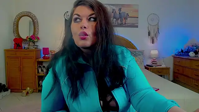 Snapshot of EllenGrace chatting on May 28, 8:33 am EllenGrace online show from May 28, 8:33 am