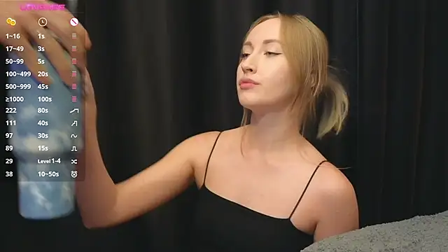 luxmuur online show from October 18, 3:03 pm