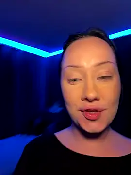 RollingGirls online show from November 30, 9:59 pm