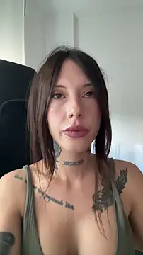 BellaGiaxx online show from November 1, 1:05 pm