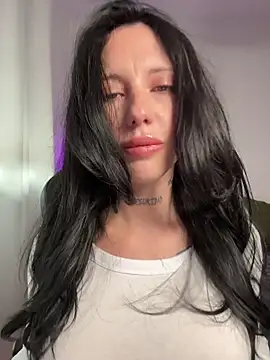 BellaGiaxx online show from December 4, 11:20 am