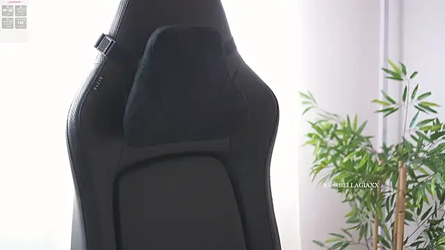 BellaGiaxx online show from October 6, 9:32 am