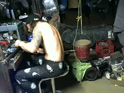 cdressupdiva online show from December 8, 5:50 am