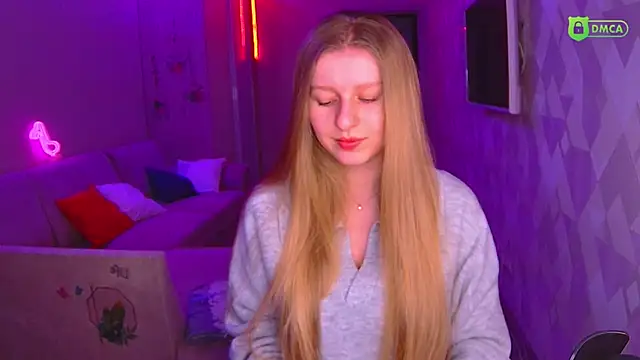 Snapshot of AmaliaQueen chatting on January 13, 2:32 pm AmaliaQueen online show from January 13, 2:32 pm