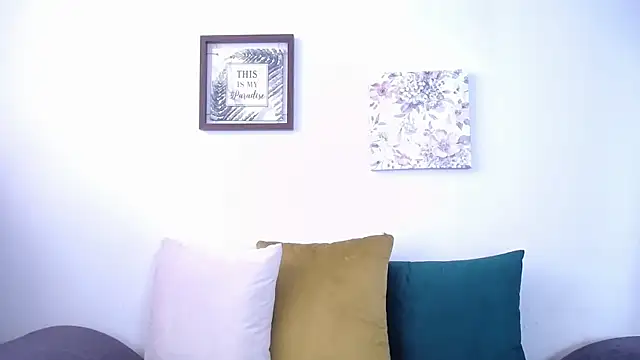 JainaRogers online show from April 10, 5:53 pm