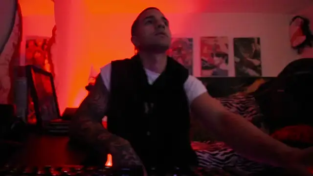 Sisoyalejo420 online show from December 16, 2:16 am