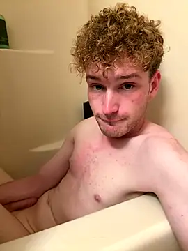 Snapshot of CreamyAustin chatting on September 18, 1:08 am CreamyAustin online show from September 18, 1:08 am