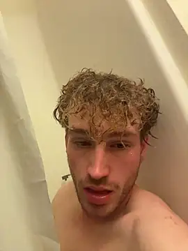 Snapshot of CreamyAustin chatting on October 31, 1:46 am CreamyAustin online show from October 31, 1:46 am