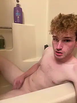 Snapshot of CreamyAustin chatting on October 14, 9:47 pm CreamyAustin online show from October 14, 9:47 pm