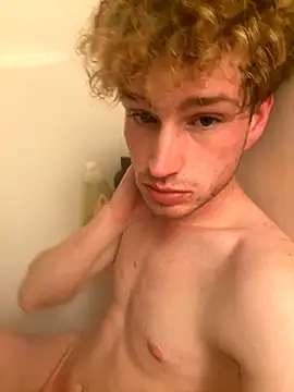 Snapshot of CreamyAustin chatting on November 7, 1:43 am CreamyAustin online show from November 7, 1:43 am