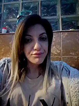 Snapshot of RileyLanna chatting on December 4, 2:10 am RileyLanna online show from December 4, 2:10 am