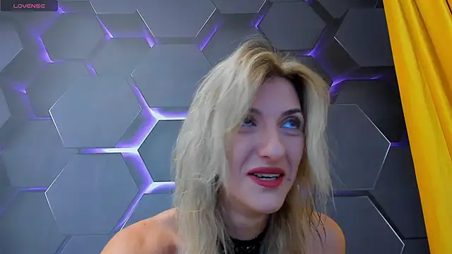 Snapshot of RileyLanna chatting on September 22, 2:39 am RileyLanna online show from September 22, 2:39 am