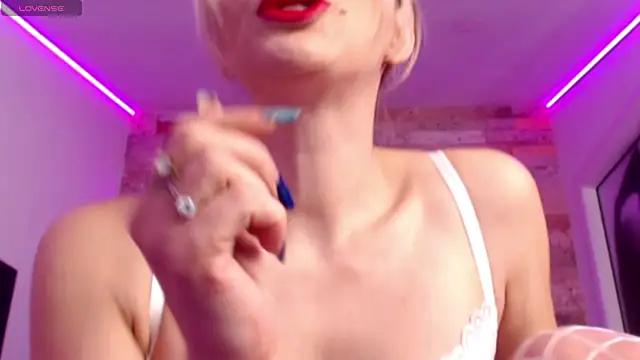 Snapshot of RileyLanna chatting on October 4, 3:30 am RileyLanna online show from October 4, 3:30 am