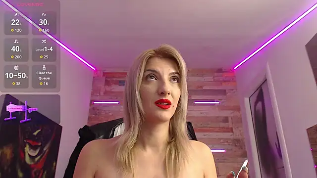 Snapshot of RileyLanna chatting on October 9, 3:29 am RileyLanna online show from October 9, 3:29 am