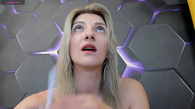 Snapshot of RileyLanna chatting on September 14, 2:45 am RileyLanna online show from September 14, 2:45 am