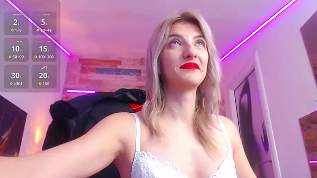 Snapshot of RileyLanna chatting on October 8, 2:57 am RileyLanna online show from October 8, 2:57 am