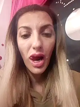 Snapshot of RileyLanna chatting on December 18, 3:49 pm RileyLanna online show from December 18, 3:49 pm