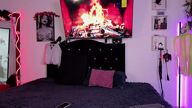 Alaia Asuka online show from October 22, 12:10 am