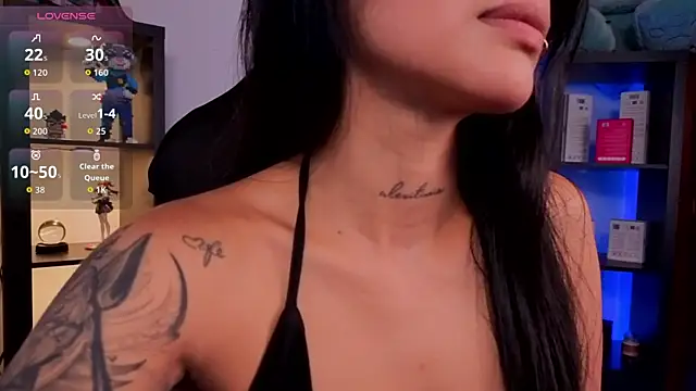 Snapshot of Alaia_Asuka chatting on June 19, 1:11 am Alaia Asuka online show from June 19, 1:11 am