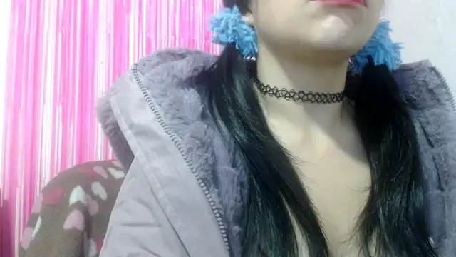 Snapshot of montthbluee chatting on February 17, 10:07 am montthbluee online show from February 17, 10:07 am