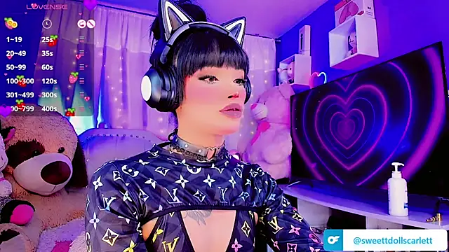 Snapshot of sweettdoll_scarlett chatting on December 18, 2:42 am sweettdoll scarlett online show from December 18, 2:42 am