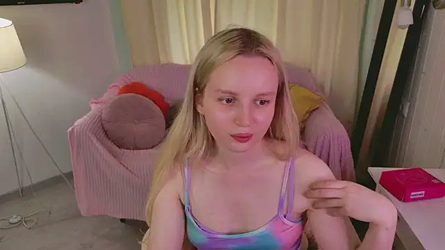 Snapshot of Beatrica_Klein chatting on June 12, 2:48 pm Beatrica Klein online show from June 12, 2:48 pm