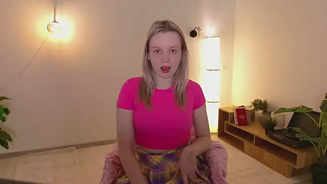 Beatrica Klein online show from March 27, 3:46 pm