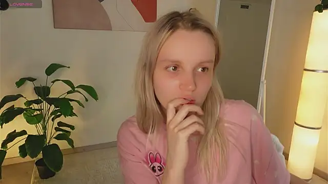 Beatrica Klein online show from November 10, 4:12 pm