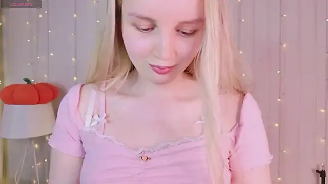 Snapshot of Beatrica_Klein chatting on June 1, 2:28 pm Beatrica Klein online show from June 1, 2:28 pm