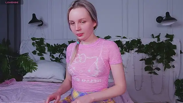 Beatrica Klein online show from March 9, 1:48 pm