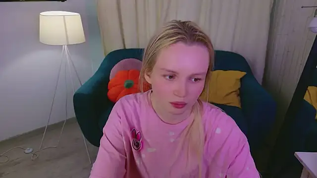 Snapshot of Beatrica_Klein chatting on June 16, 3:56 pm Beatrica Klein online show from June 16, 3:56 pm