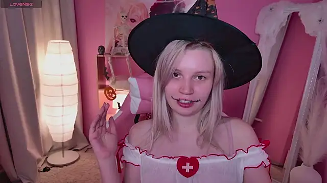 Beatrica Klein online show from October 28, 3:55 pm