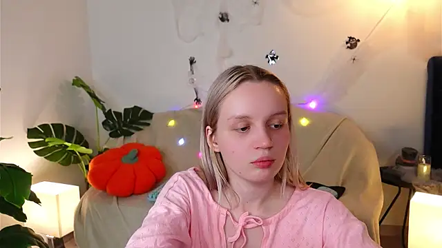 Beatrica Klein online show from October 17, 3:58 pm