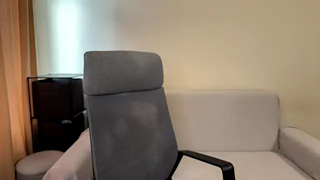 Snapshot of AliceKolltt chatting on October 31, 8:33 am AliceKolltt online show from October 31, 8:33 am