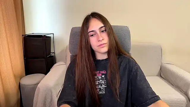 Snapshot of AliceKolltt chatting on November 6, 10:19 am AliceKolltt online show from November 6, 10:19 am