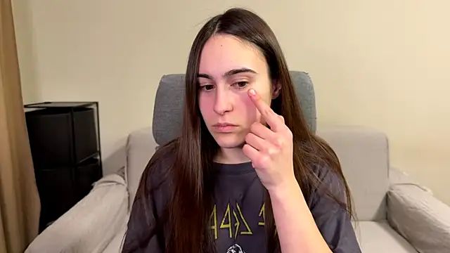 AliceKolltt online show from April 7, 8:10 pm