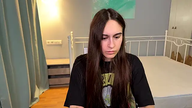 Snapshot of AliceKolltt chatting on June 14, 2:24 am AliceKolltt online show from June 14, 2:24 am