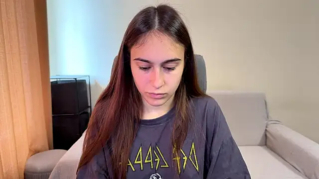 Snapshot of AliceKolltt chatting on October 3, 10:17 am AliceKolltt online show from October 3, 10:17 am