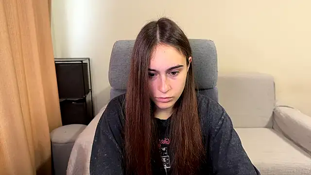 Snapshot of AliceKolltt chatting on October 9, 9:32 am AliceKolltt online show from October 9, 9:32 am