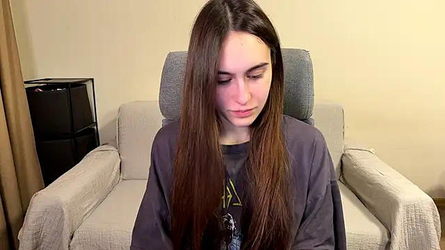 AliceKolltt online show from April 6, 8:32 pm